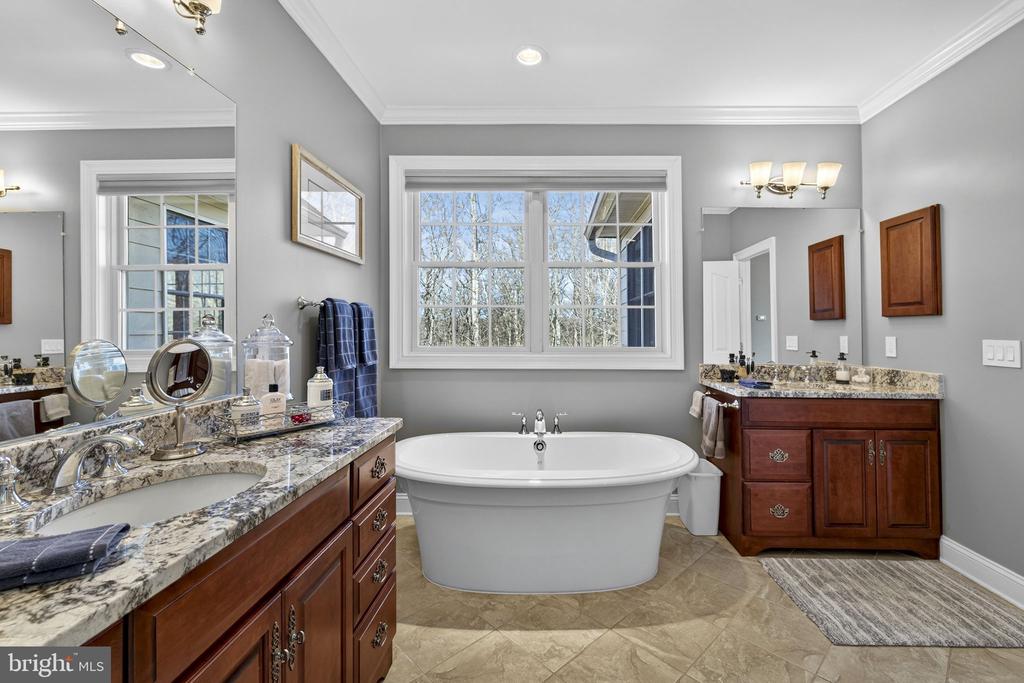 8485 ROGUES RD, WARRENTON, Virginia 20187, 4 Bedrooms Bedrooms, ,4 BathroomsBathrooms,Residential,14,8485 ROGUES RD,VAFQ2021674 MLS # VAFQ2021674