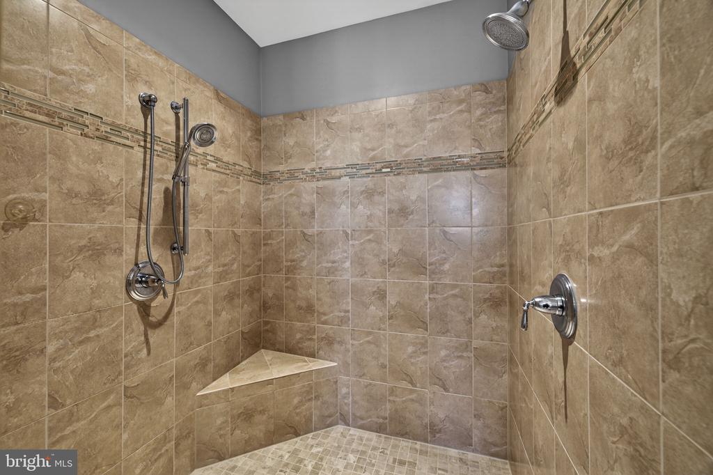 8485 ROGUES RD, WARRENTON, Virginia 20187, 4 Bedrooms Bedrooms, ,4 BathroomsBathrooms,Residential,14,8485 ROGUES RD,VAFQ2021674 MLS # VAFQ2021674