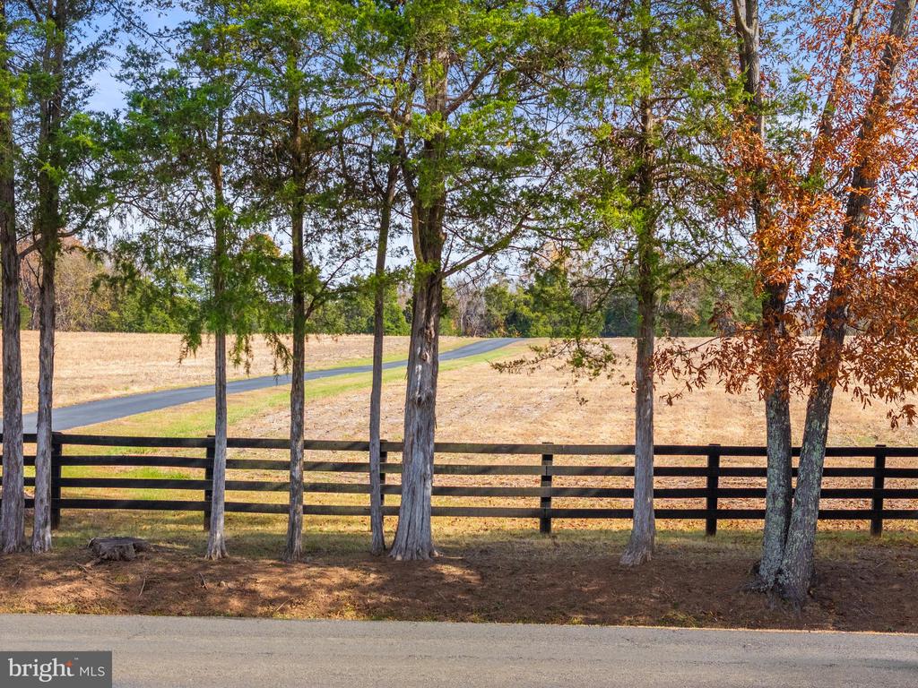 8485 ROGUES RD, WARRENTON, Virginia 20187, 4 Bedrooms Bedrooms, ,4 BathroomsBathrooms,Residential,14,8485 ROGUES RD,VAFQ2021674 MLS # VAFQ2021674