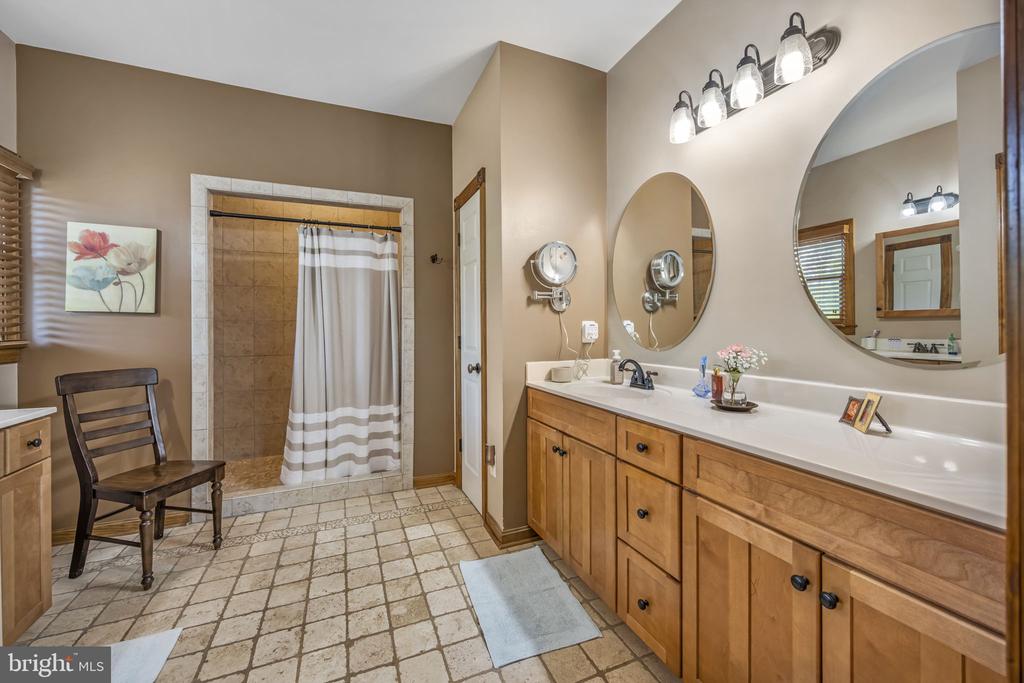 6657 LAWYERS RD, SPOTSYLVANIA, Virginia 22551, 5 Bedrooms Bedrooms, ,4 BathroomsBathrooms,Residential,14,6657 LAWYERS RD,VASP2040416 MLS # VASP2040416