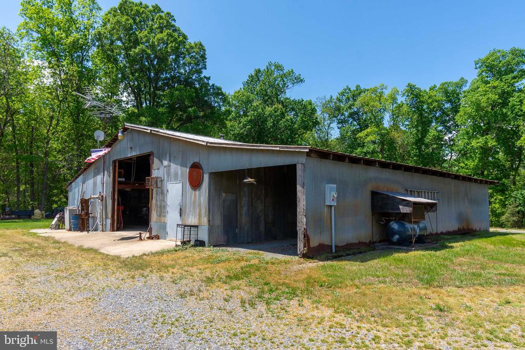 6000 HALEYS MILL RD, SPOTSYLVANIA, Virginia 22551, 3 Bedrooms Bedrooms, ,2 BathroomsBathrooms,Residential,14,6000 HALEYS MILL RD,VASP2041068 MLS # VASP2041068