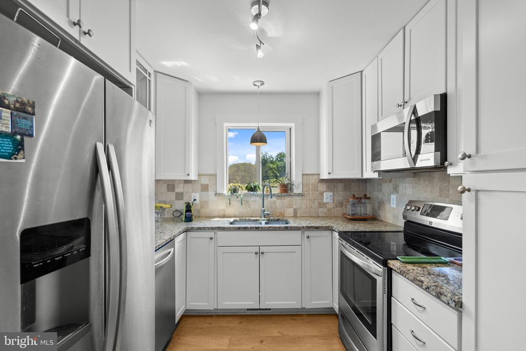 23 WHITE HORSE HILL LN, AMISSVILLE, Virginia 20106, 2 Bedrooms Bedrooms, ,2 BathroomsBathrooms,Residential,14,23 WHITE HORSE HILL LN,VARP2002650 MLS # VARP2002650 23 WHITE HORSE HILL LN, AMISSVILLE, Virginia 20106, 2 Bedrooms Bedrooms, ,2 BathroomsBathrooms,Residential,14,23 WHITE HORSE HILL LN,VARP2002650 MLS # VARP2002650
