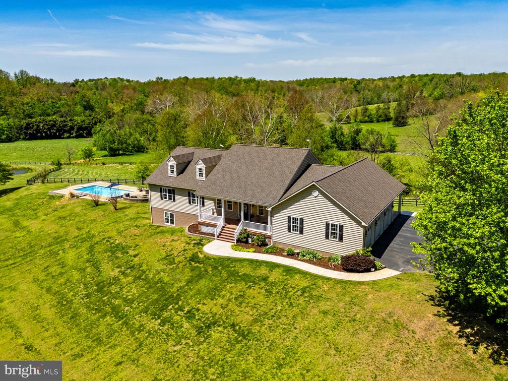 7312 OAK LN, MARSHALL, Virginia 20115, 4 Bedrooms Bedrooms, ,3 BathroomsBathrooms,Residential,14,7312 OAK LN,VAFQ2021666 MLS # VAFQ2021666
