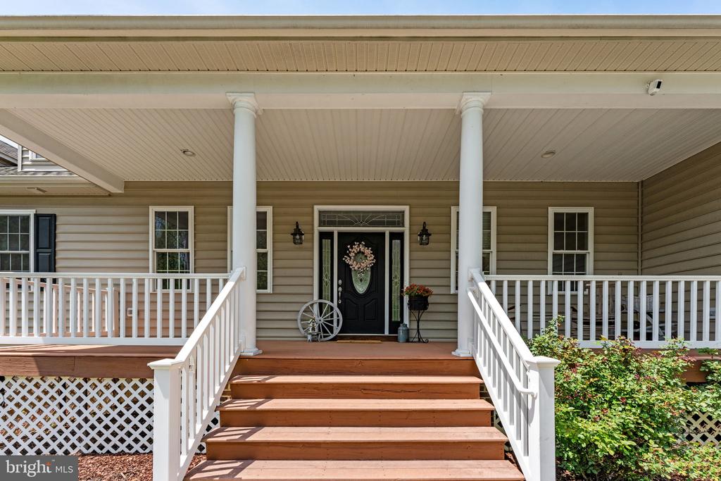 7312 OAK LN, MARSHALL, Virginia 20115, 4 Bedrooms Bedrooms, ,3 BathroomsBathrooms,Residential,14,7312 OAK LN,VAFQ2021666 MLS # VAFQ2021666