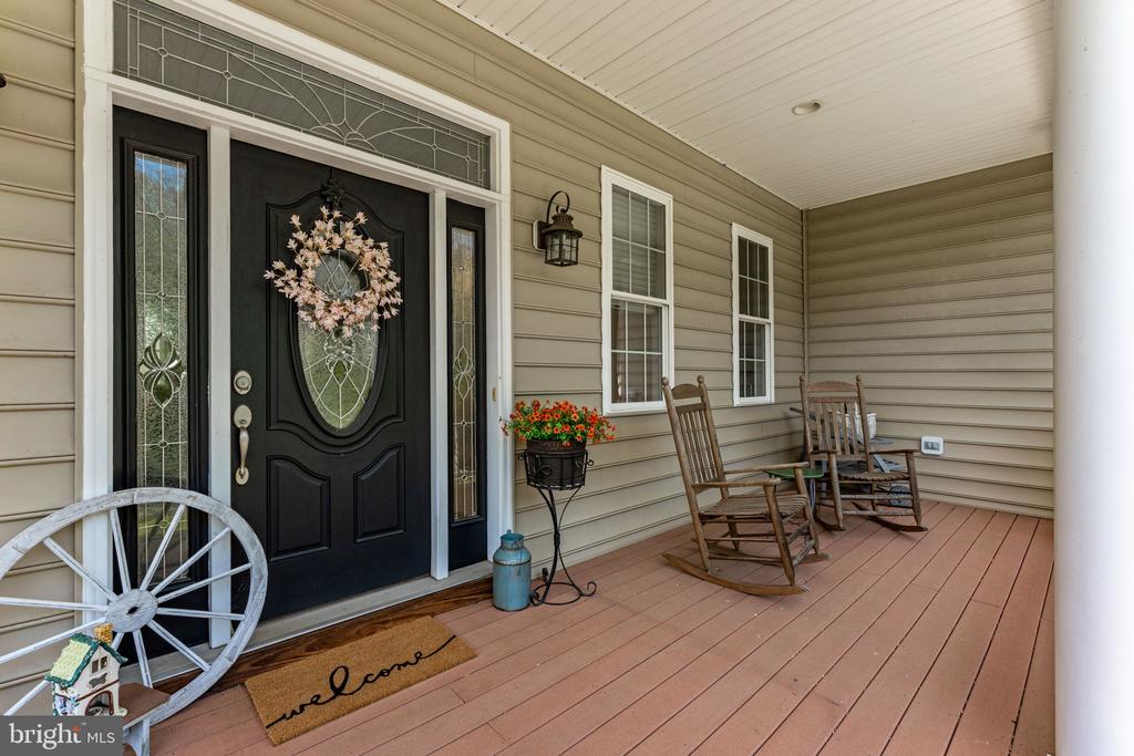 7312 OAK LN, MARSHALL, Virginia 20115, 4 Bedrooms Bedrooms, ,3 BathroomsBathrooms,Residential,14,7312 OAK LN,VAFQ2021666 MLS # VAFQ2021666