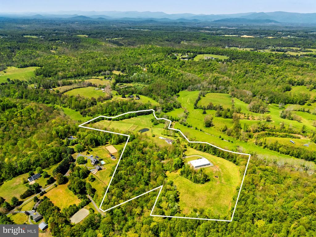 7312 OAK LN, MARSHALL, Virginia 20115, 4 Bedrooms Bedrooms, ,3 BathroomsBathrooms,Residential,14,7312 OAK LN,VAFQ2021666 MLS # VAFQ2021666