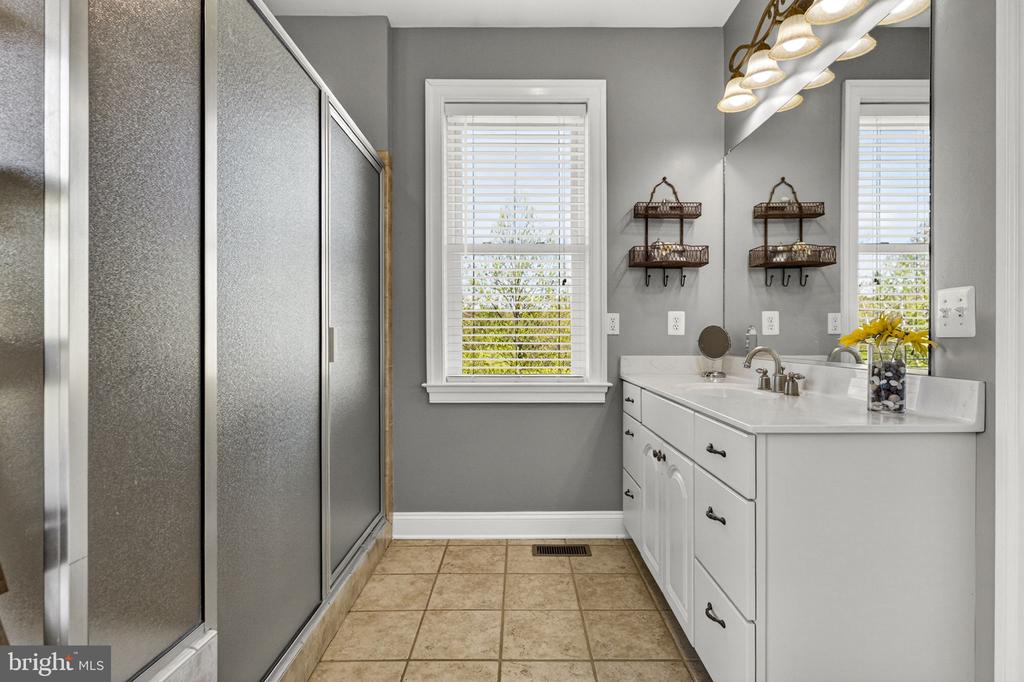 7312 OAK LN, MARSHALL, Virginia 20115, 4 Bedrooms Bedrooms, ,3 BathroomsBathrooms,Residential,14,7312 OAK LN,VAFQ2021666 MLS # VAFQ2021666