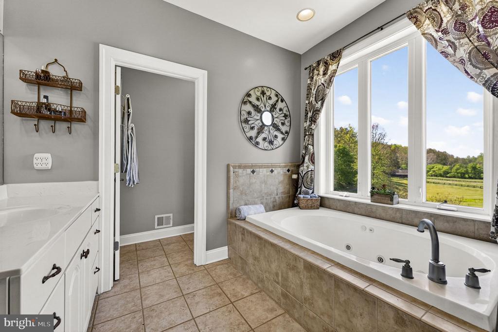 7312 OAK LN, MARSHALL, Virginia 20115, 4 Bedrooms Bedrooms, ,3 BathroomsBathrooms,Residential,14,7312 OAK LN,VAFQ2021666 MLS # VAFQ2021666