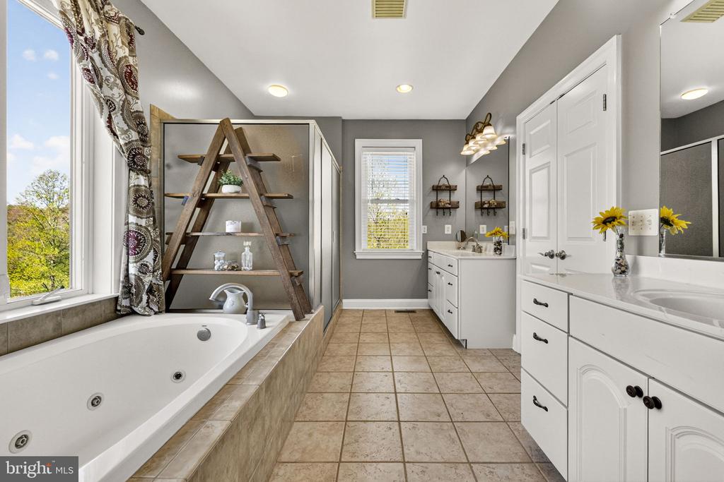 7312 OAK LN, MARSHALL, Virginia 20115, 4 Bedrooms Bedrooms, ,3 BathroomsBathrooms,Residential,14,7312 OAK LN,VAFQ2021666 MLS # VAFQ2021666