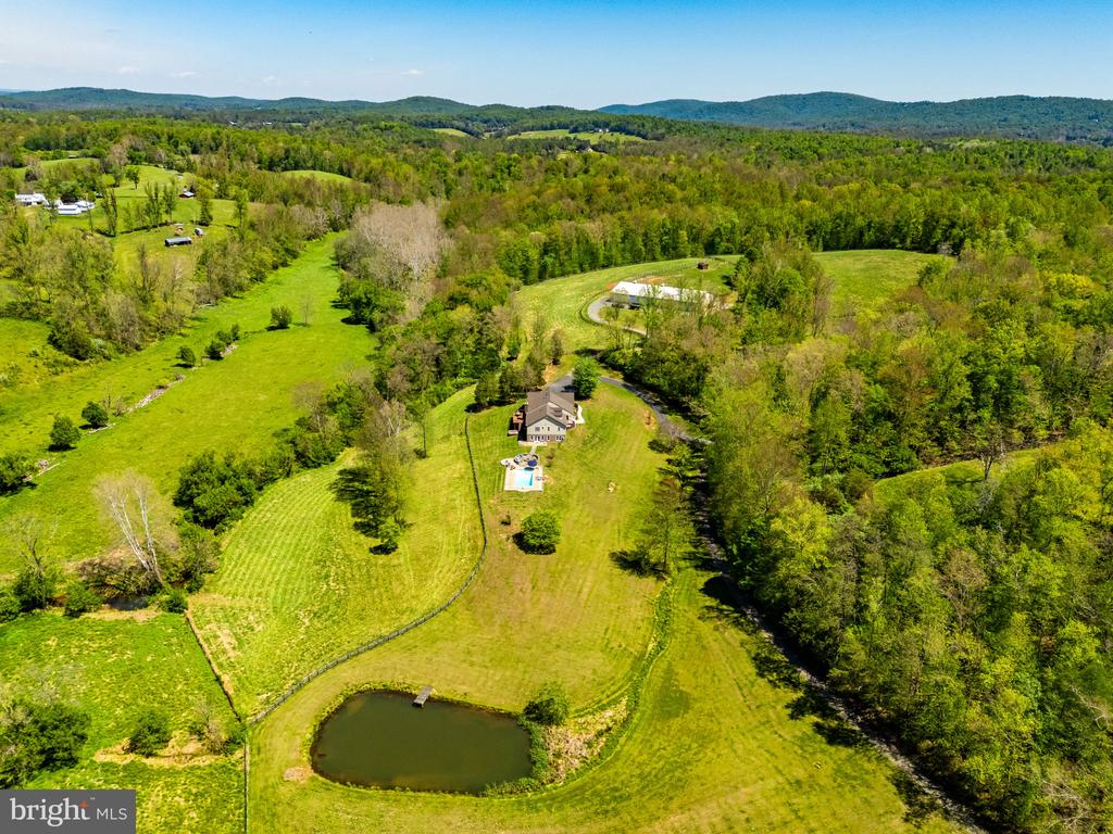7312 OAK LN, MARSHALL, Virginia 20115, 4 Bedrooms Bedrooms, ,3 BathroomsBathrooms,Residential,14,7312 OAK LN,VAFQ2021666 MLS # VAFQ2021666