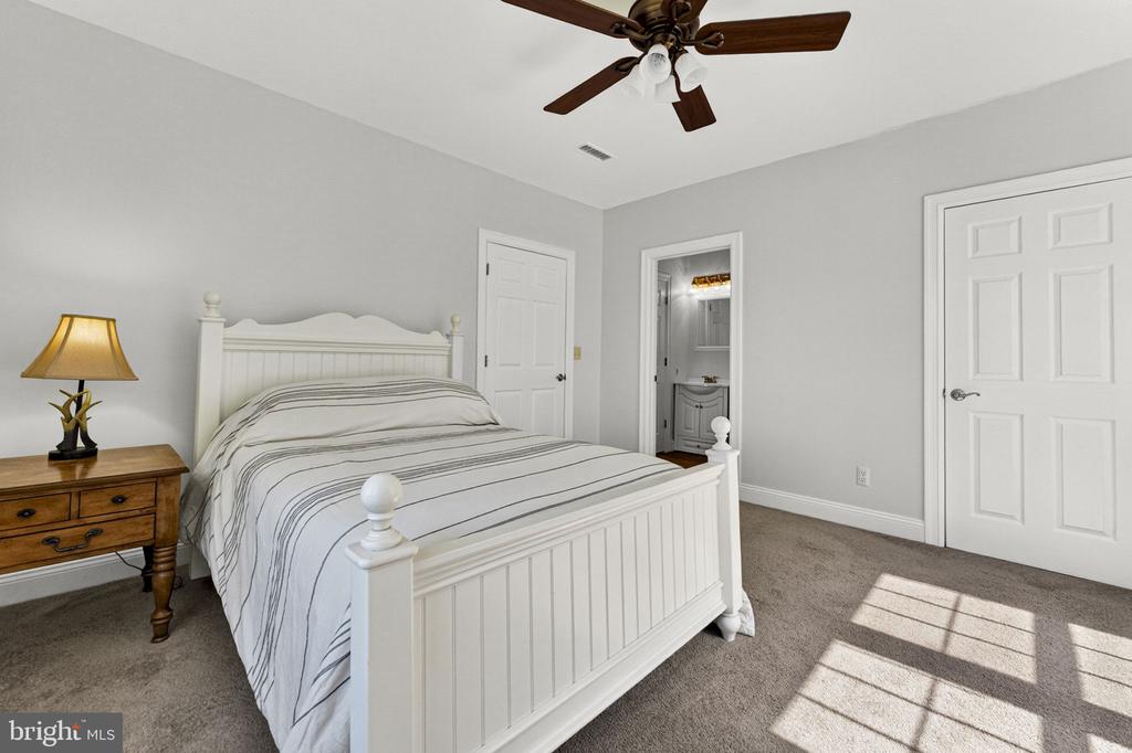 7312 OAK LN, MARSHALL, Virginia 20115, 4 Bedrooms Bedrooms, ,3 BathroomsBathrooms,Residential,14,7312 OAK LN,VAFQ2021666 MLS # VAFQ2021666