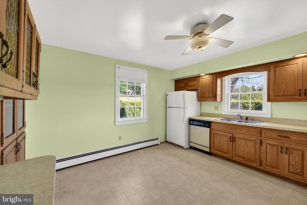 40 BATTLE MOUNTAIN RD, AMISSVILLE, Virginia 20106, 4 Bedrooms Bedrooms, ,2 BathroomsBathrooms,Residential,14,40 BATTLE MOUNTAIN RD,VARP2002544 MLS # VARP2002544