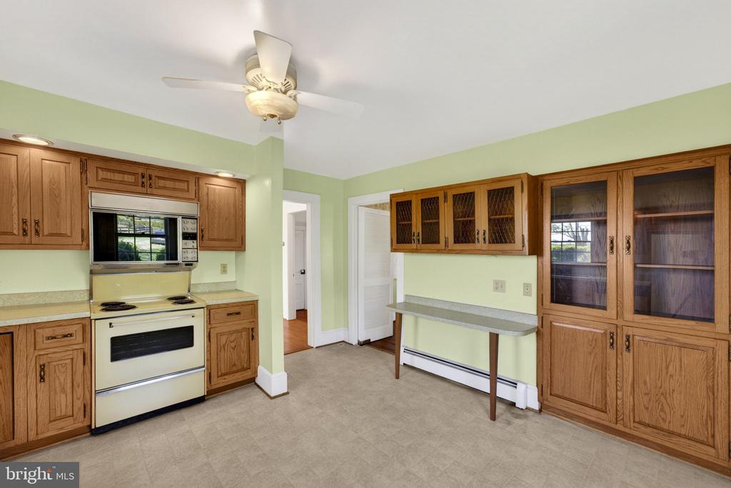 40 BATTLE MOUNTAIN RD, AMISSVILLE, Virginia 20106, 4 Bedrooms Bedrooms, ,2 BathroomsBathrooms,Residential,14,40 BATTLE MOUNTAIN RD,VARP2002544 MLS # VARP2002544