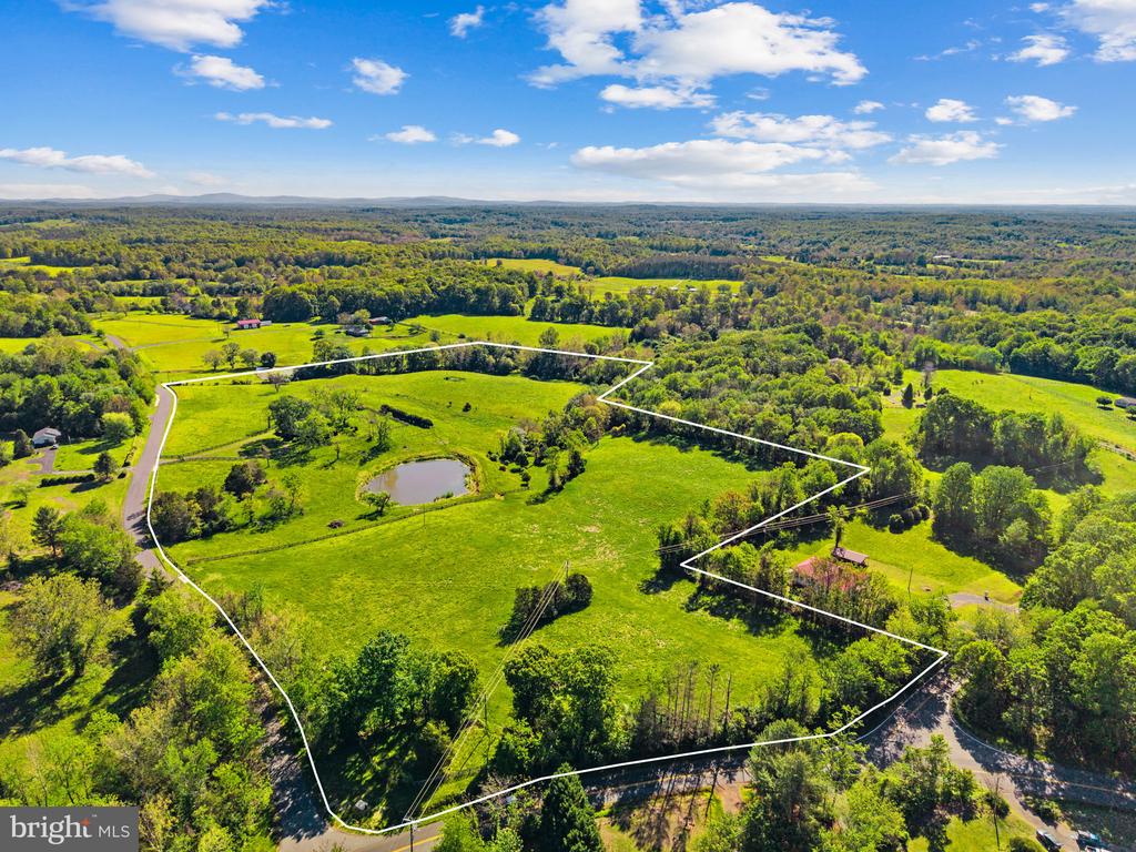 40 BATTLE MOUNTAIN RD, AMISSVILLE, Virginia 20106, 4 Bedrooms Bedrooms, ,2 BathroomsBathrooms,Residential,14,40 BATTLE MOUNTAIN RD,VARP2002544 MLS # VARP2002544