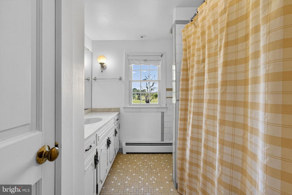 40 BATTLE MOUNTAIN RD, AMISSVILLE, Virginia 20106, 4 Bedrooms Bedrooms, ,2 BathroomsBathrooms,Residential,14,40 BATTLE MOUNTAIN RD,VARP2002544 MLS # VARP2002544