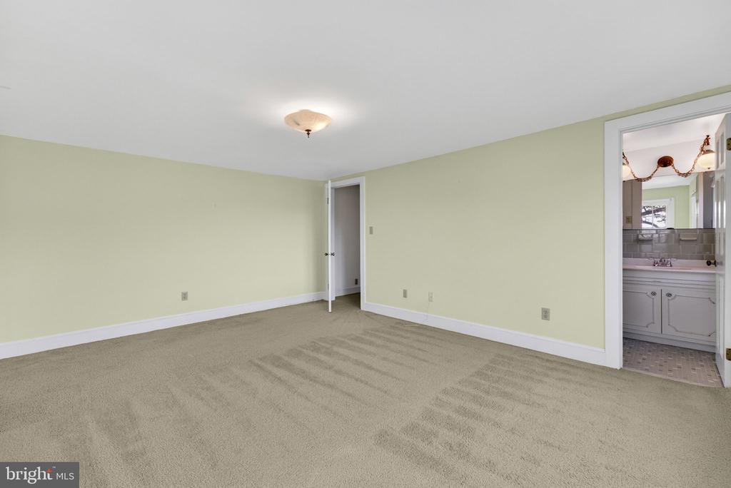 40 BATTLE MOUNTAIN RD, AMISSVILLE, Virginia 20106, 4 Bedrooms Bedrooms, ,2 BathroomsBathrooms,Residential,14,40 BATTLE MOUNTAIN RD,VARP2002544 MLS # VARP2002544