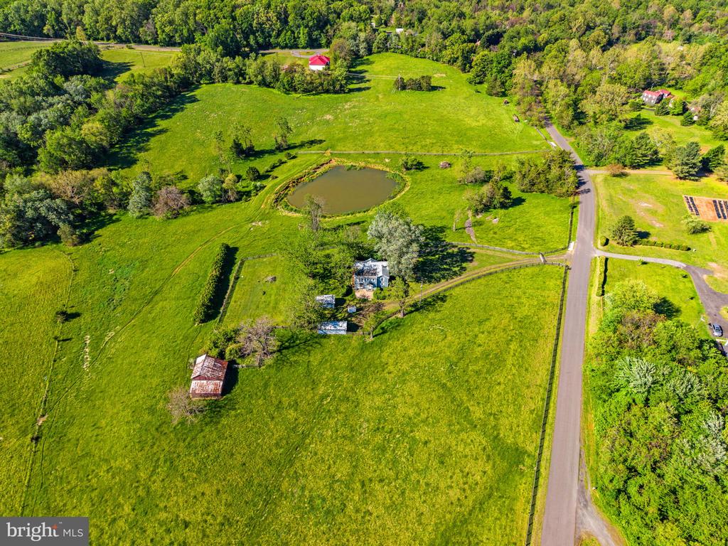40 BATTLE MOUNTAIN RD, AMISSVILLE, Virginia 20106, 4 Bedrooms Bedrooms, ,2 BathroomsBathrooms,Residential,14,40 BATTLE MOUNTAIN RD,VARP2002544 MLS # VARP2002544
