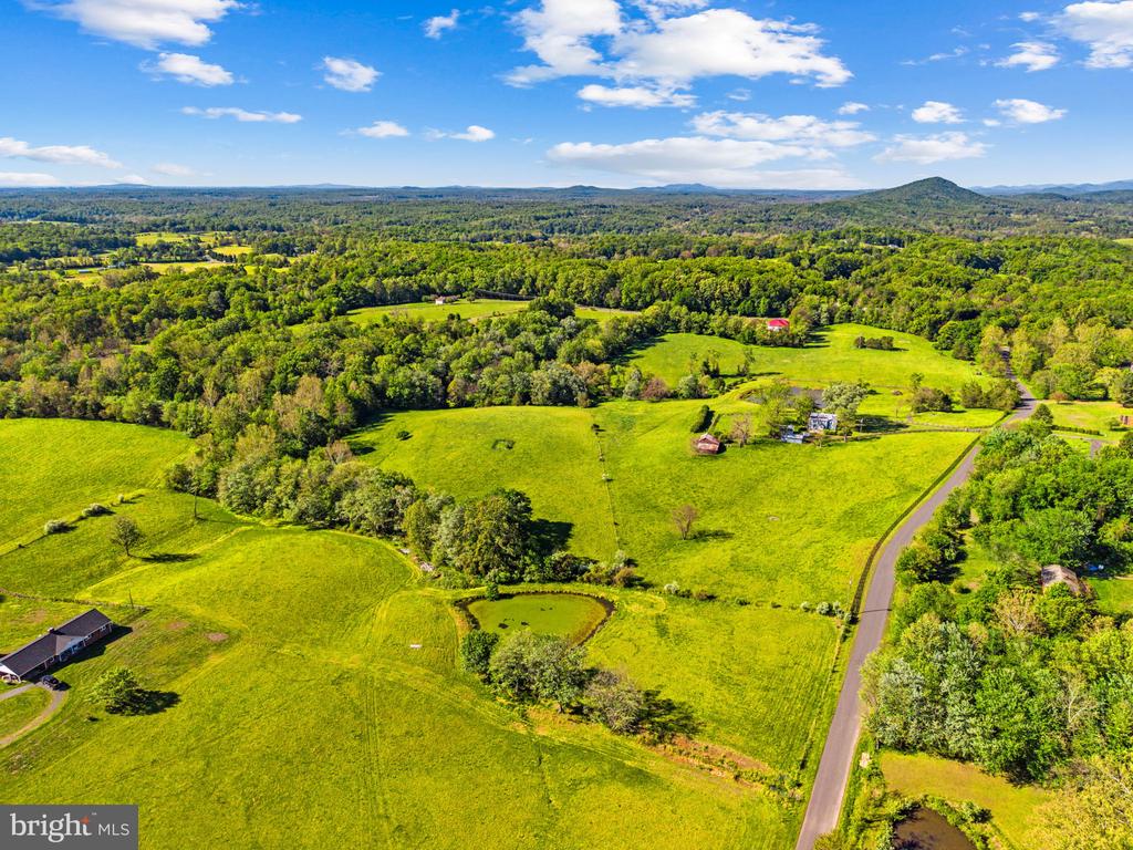 40 BATTLE MOUNTAIN RD, AMISSVILLE, Virginia 20106, 4 Bedrooms Bedrooms, ,2 BathroomsBathrooms,Residential,14,40 BATTLE MOUNTAIN RD,VARP2002544 MLS # VARP2002544