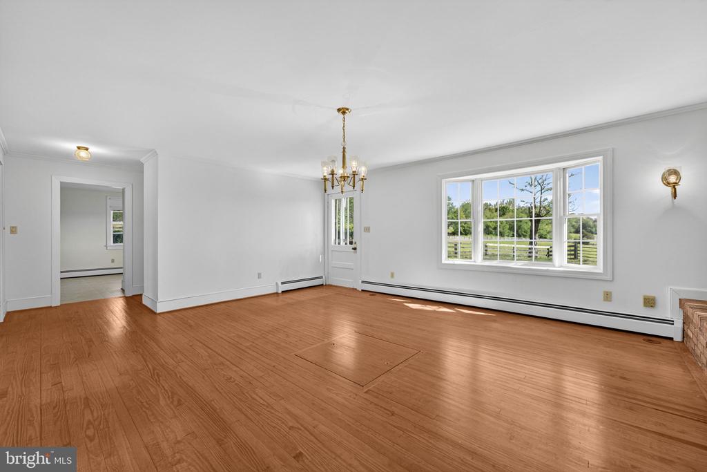 40 BATTLE MOUNTAIN RD, AMISSVILLE, Virginia 20106, 4 Bedrooms Bedrooms, ,2 BathroomsBathrooms,Residential,14,40 BATTLE MOUNTAIN RD,VARP2002544 MLS # VARP2002544