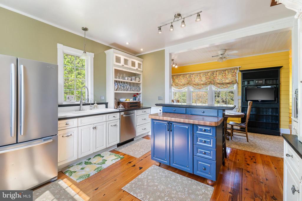 67 THOMAS JEFFERSON PKWY, PALMYRA, Virginia 22963, 5 Bedrooms Bedrooms, ,2 BathroomsBathrooms,Residential,14,67 THOMAS JEFFERSON PKWY,VAFN2000690 MLS # VAFN2000690