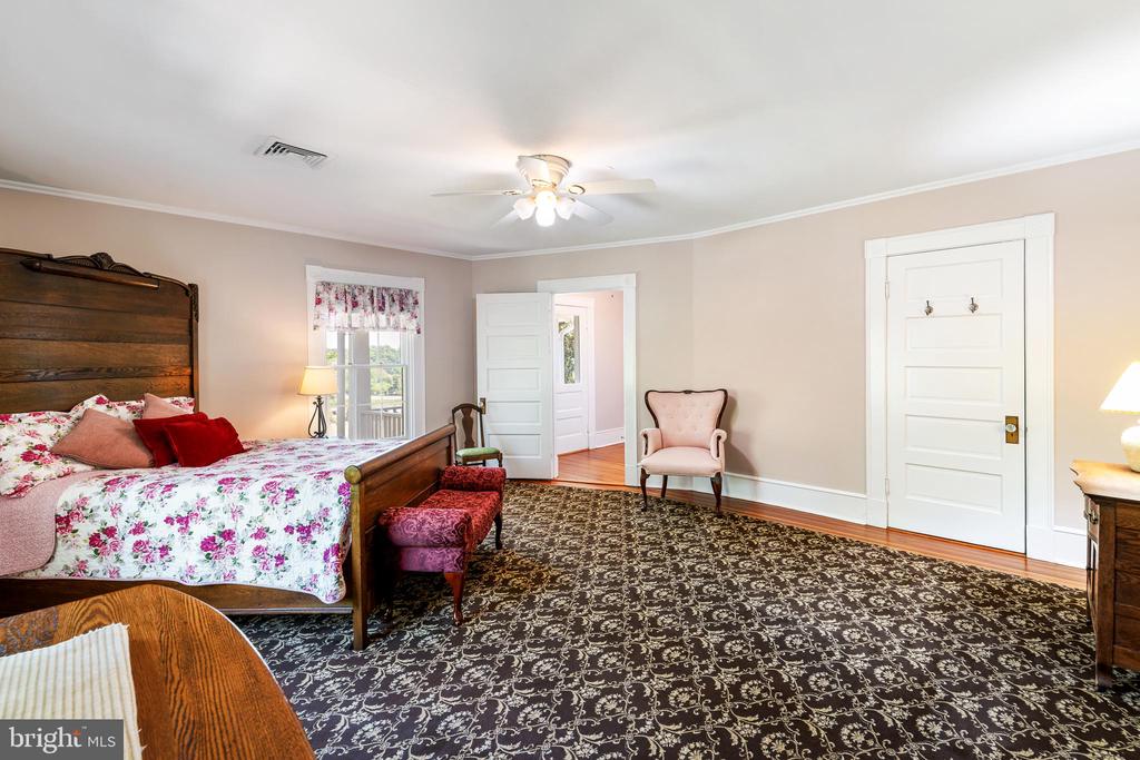 67 THOMAS JEFFERSON PKWY, PALMYRA, Virginia 22963, 5 Bedrooms Bedrooms, ,2 BathroomsBathrooms,Residential,14,67 THOMAS JEFFERSON PKWY,VAFN2000690 MLS # VAFN2000690