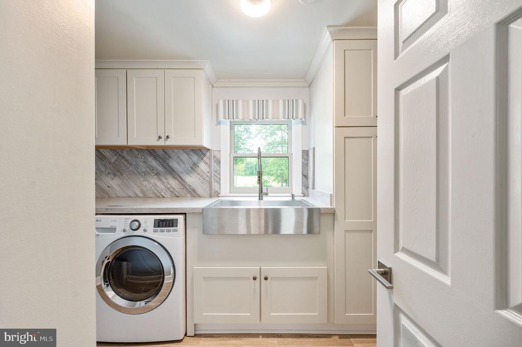 12048 BRISTERSBURG RD, MIDLAND, Virginia 22728, 4 Bedrooms Bedrooms, ,4 BathroomsBathrooms,Residential,14,12048 BRISTERSBURG RD,VAFQ2021736 MLS # VAFQ2021736