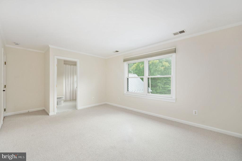 12048 BRISTERSBURG RD, MIDLAND, Virginia 22728, 4 Bedrooms Bedrooms, ,4 BathroomsBathrooms,Residential,14,12048 BRISTERSBURG RD,VAFQ2021736 MLS # VAFQ2021736