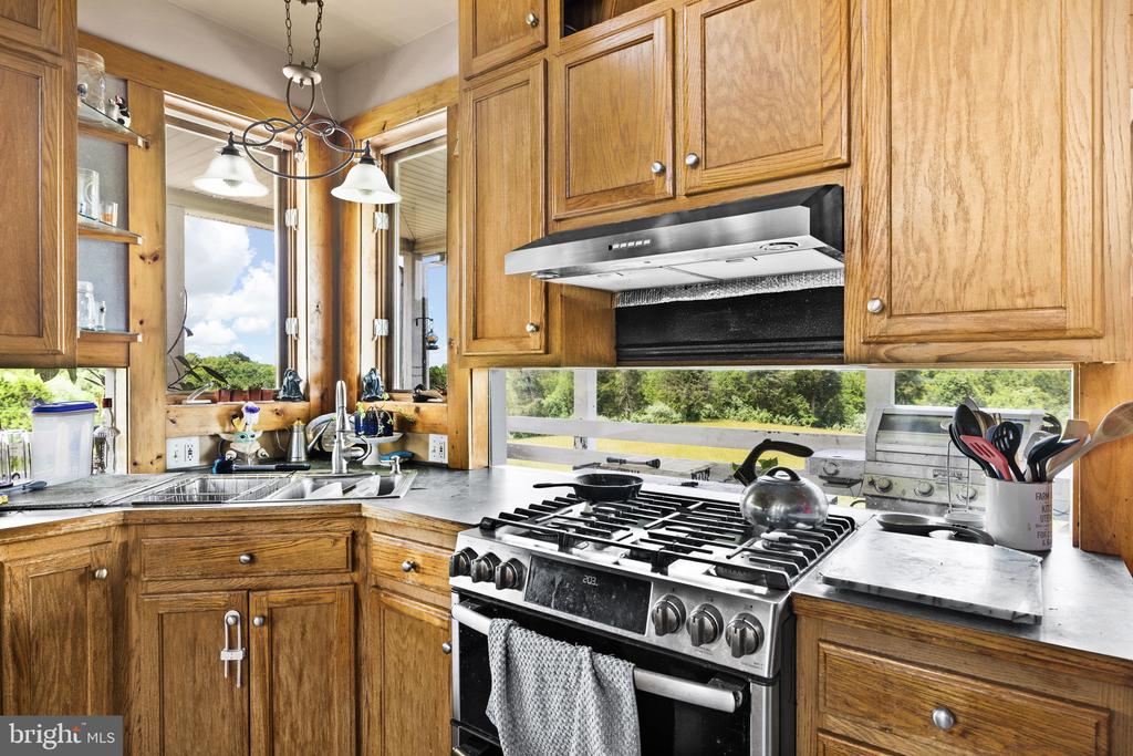 12501 W CATHARPIN RD, SPOTSYLVANIA, Virginia 22551, 4 Bedrooms Bedrooms, ,3 BathroomsBathrooms,Residential,14,12501 W CATHARPIN RD,VASP2042994 MLS # VASP2042994