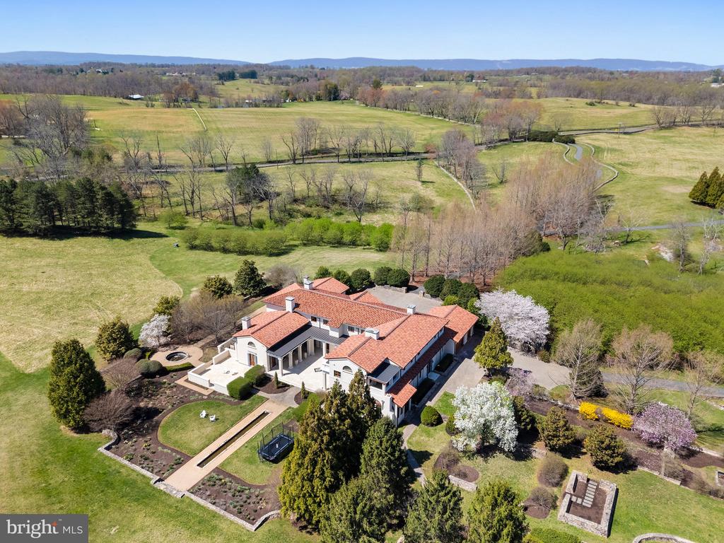 2547 HALFWAY RD, THE PLAINS, Virginia 20198, 5 Bedrooms Bedrooms, ,5 BathroomsBathrooms,Residential,14,2547 HALFWAY RD,VAFQ2021476 MLS # VAFQ2021476