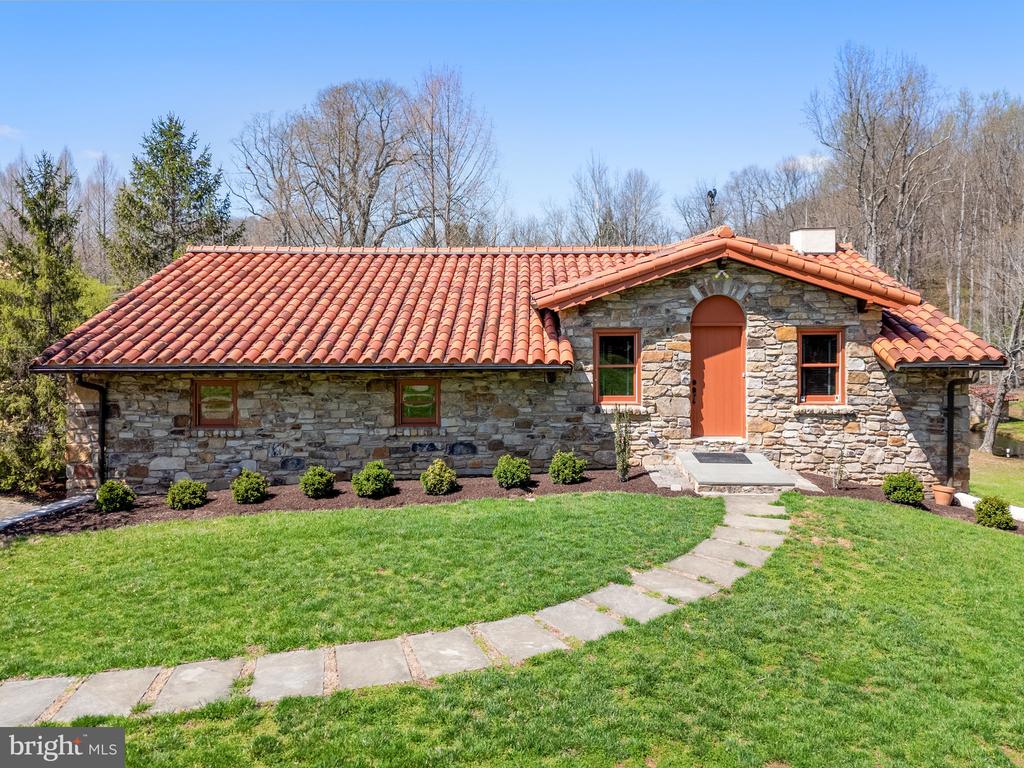 2547 HALFWAY RD, THE PLAINS, Virginia 20198, 5 Bedrooms Bedrooms, ,5 BathroomsBathrooms,Residential,14,2547 HALFWAY RD,VAFQ2021476 MLS # VAFQ2021476