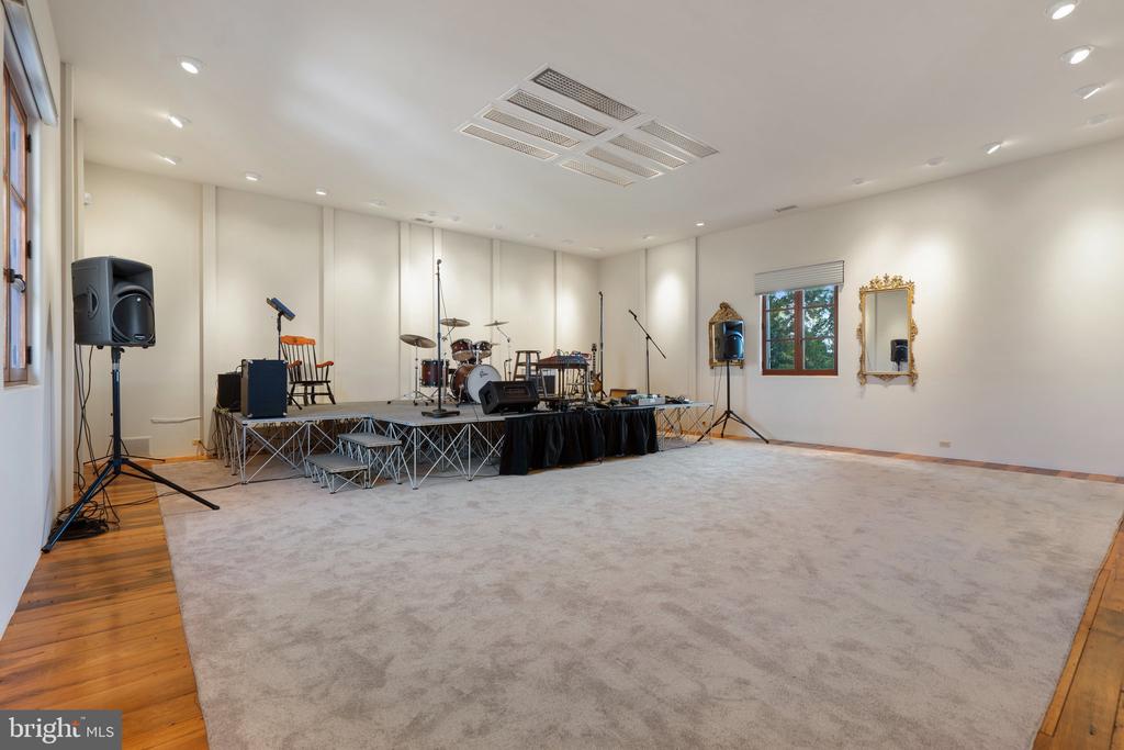2547 HALFWAY RD, THE PLAINS, Virginia 20198, 5 Bedrooms Bedrooms, ,5 BathroomsBathrooms,Residential,14,2547 HALFWAY RD,VAFQ2021476 MLS # VAFQ2021476