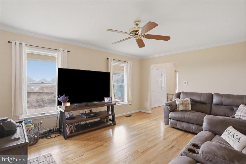 59 HARRY SETTLE RD, CASTLETON, Virginia 22716, 4 Bedrooms Bedrooms, ,2 BathroomsBathrooms,Residential,14,59 HARRY SETTLE RD,VARP2002682 MLS # VARP2002682