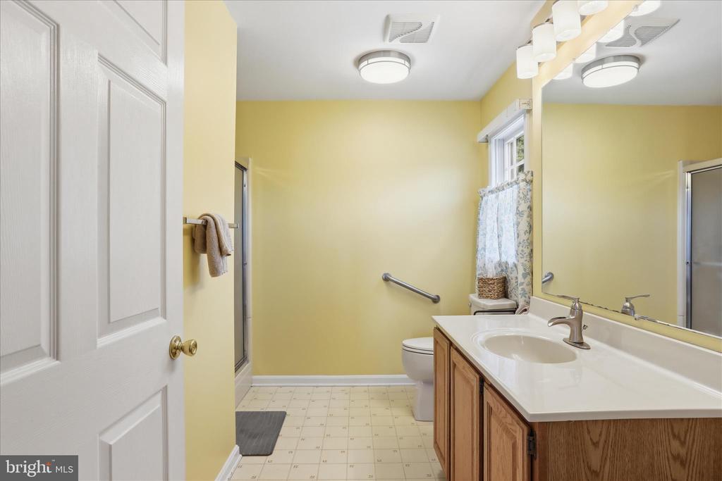 59 HARRY SETTLE RD, CASTLETON, Virginia 22716, 4 Bedrooms Bedrooms, ,2 BathroomsBathrooms,Residential,14,59 HARRY SETTLE RD,VARP2002682 MLS # VARP2002682