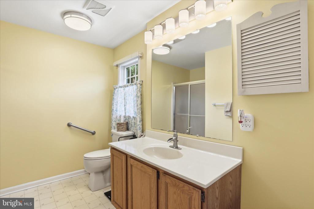 59 HARRY SETTLE RD, CASTLETON, Virginia 22716, 4 Bedrooms Bedrooms, ,2 BathroomsBathrooms,Residential,14,59 HARRY SETTLE RD,VARP2002682 MLS # VARP2002682