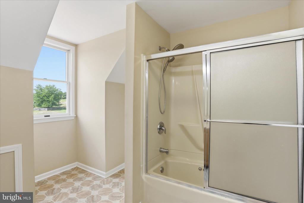 59 HARRY SETTLE RD, CASTLETON, Virginia 22716, 4 Bedrooms Bedrooms, ,2 BathroomsBathrooms,Residential,14,59 HARRY SETTLE RD,VARP2002682 MLS # VARP2002682