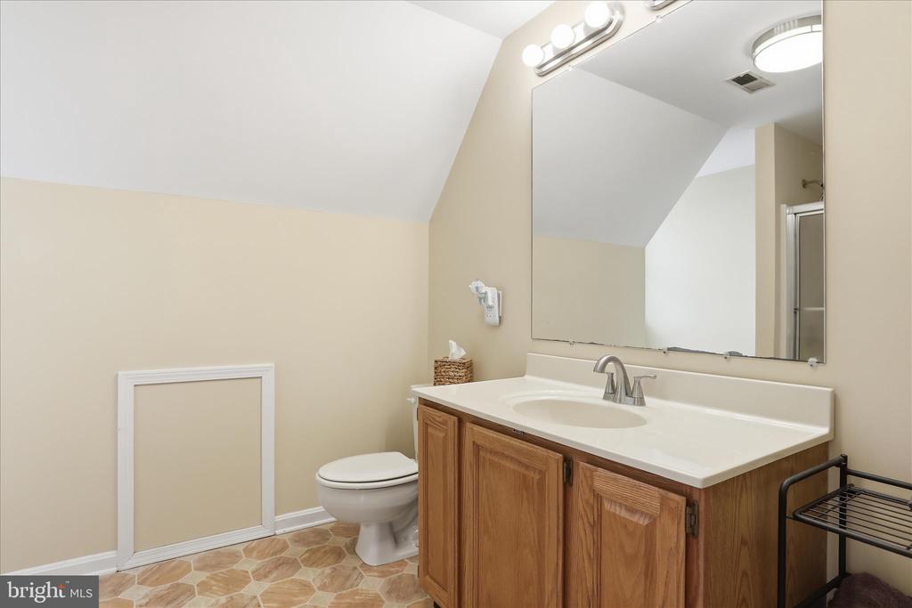59 HARRY SETTLE RD, CASTLETON, Virginia 22716, 4 Bedrooms Bedrooms, ,2 BathroomsBathrooms,Residential,14,59 HARRY SETTLE RD,VARP2002682 MLS # VARP2002682
