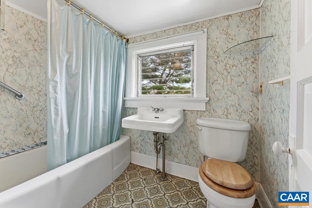 25805 N JAMES MADISON HWY, NEW CANTON, Virginia 23123, 3 Bedrooms Bedrooms, ,1 BathroomBathrooms,Residential,14,25805 N JAMES MADISON HWY,675053 MLS # 675053