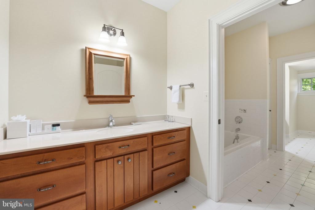 3665 CREELS LN, THE PLAINS, Virginia 20198, 6 Bedrooms Bedrooms, ,6 BathroomsBathrooms,Residential,14,3665 CREELS LN,VAFQ2021256 MLS # VAFQ2021256