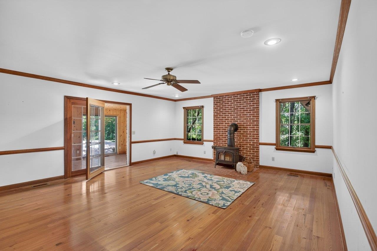 926 TRINITY CHURCH RD, ROCKINGHAM, Virginia 22802, 4 Bedrooms Bedrooms, ,3 BathroomsBathrooms,Residential,14,926 TRINITY CHURCH RD,678725 MLS # 678725