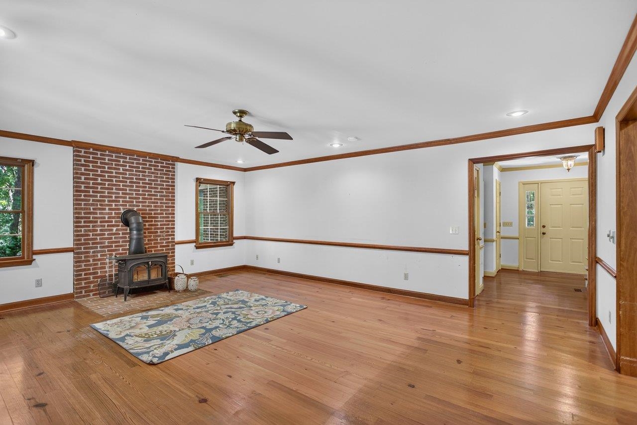 926 TRINITY CHURCH RD, ROCKINGHAM, Virginia 22802, 4 Bedrooms Bedrooms, ,3 BathroomsBathrooms,Residential,14,926 TRINITY CHURCH RD,678725 MLS # 678725