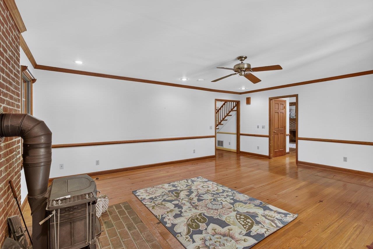 926 TRINITY CHURCH RD, ROCKINGHAM, Virginia 22802, 4 Bedrooms Bedrooms, ,3 BathroomsBathrooms,Residential,14,926 TRINITY CHURCH RD,678725 MLS # 678725