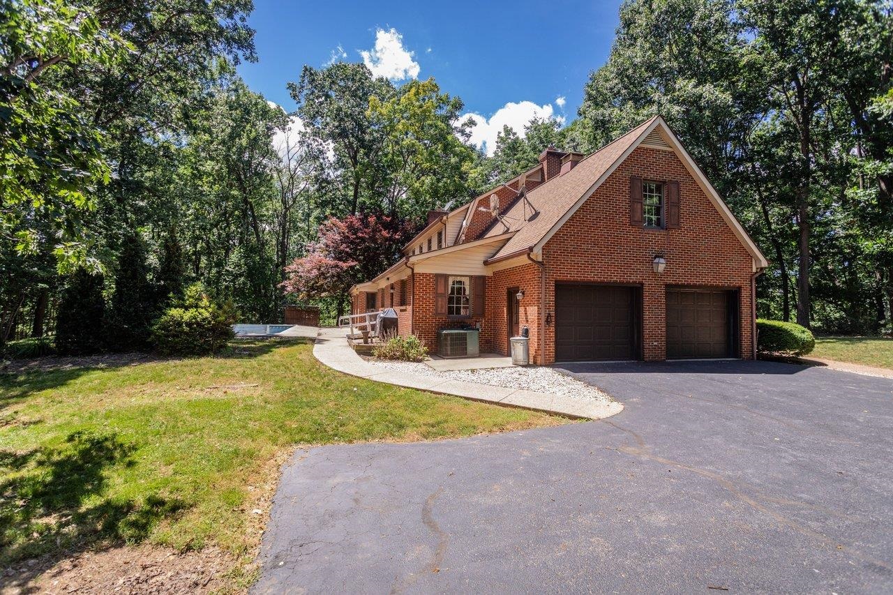 926 TRINITY CHURCH RD, ROCKINGHAM, Virginia 22802, 4 Bedrooms Bedrooms, ,3 BathroomsBathrooms,Residential,14,926 TRINITY CHURCH RD,678725 MLS # 678725