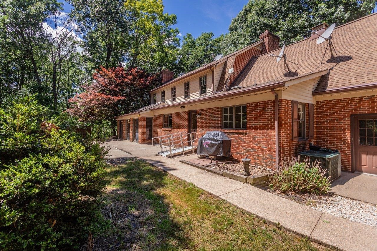 926 TRINITY CHURCH RD, ROCKINGHAM, Virginia 22802, 4 Bedrooms Bedrooms, ,3 BathroomsBathrooms,Residential,14,926 TRINITY CHURCH RD,678725 MLS # 678725