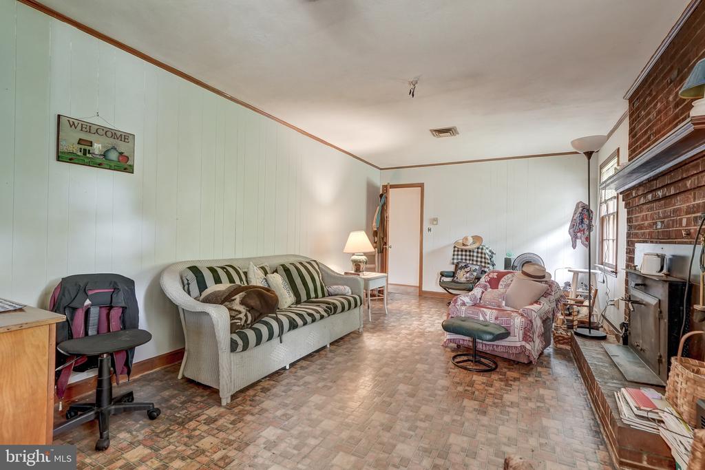 8858 POINDEXTER RD, LOUISA, Virginia 23093, 3 Bedrooms Bedrooms, ,3 BathroomsBathrooms,Residential,14,8858 POINDEXTER RD,VALA2010124 MLS # VALA2010124