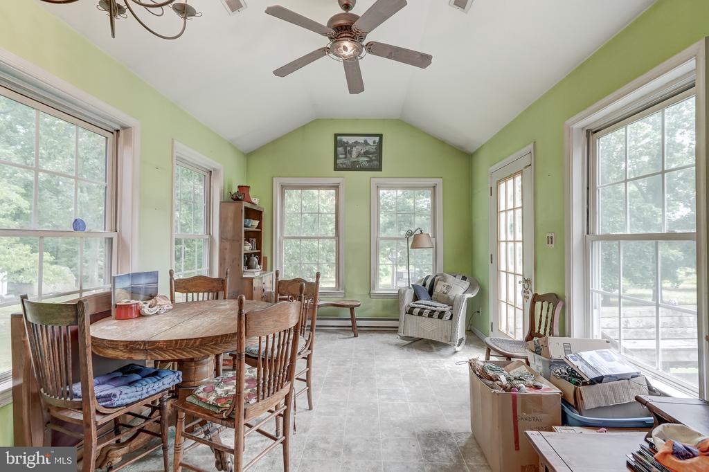 8858 POINDEXTER RD, LOUISA, Virginia 23093, 3 Bedrooms Bedrooms, ,3 BathroomsBathrooms,Residential,14,8858 POINDEXTER RD,VALA2010124 MLS # VALA2010124