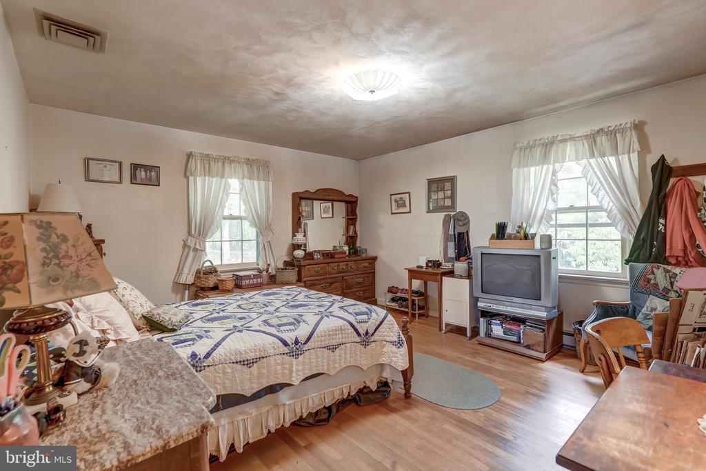 8858 POINDEXTER RD, LOUISA, Virginia 23093, 3 Bedrooms Bedrooms, ,3 BathroomsBathrooms,Residential,14,8858 POINDEXTER RD,VALA2010124 MLS # VALA2010124