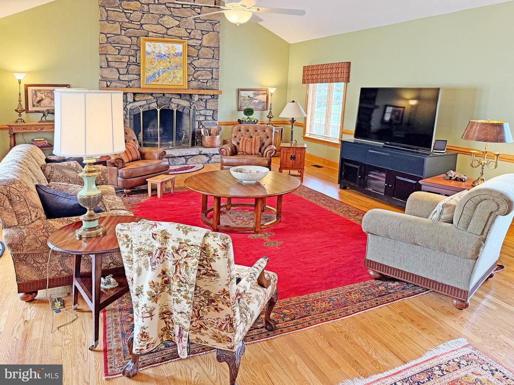 10590 MOUNTAIN SHADOW LN, MARSHALL, Virginia 20115, 4 Bedrooms Bedrooms, ,5 BathroomsBathrooms,Residential,14,10590 MOUNTAIN SHADOW LN,VAFQ2022724 MLS # VAFQ2022724