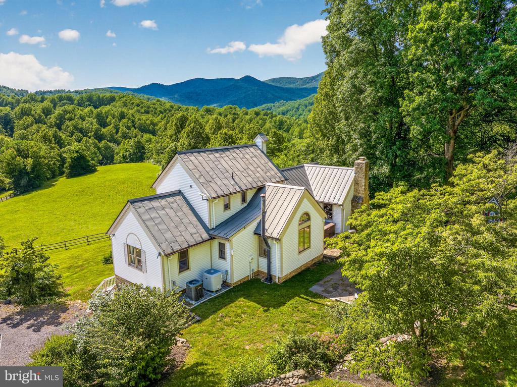 4028 S F T VALLEY RD, ETLAN, Virginia 22719, 5 Bedrooms Bedrooms, ,5 BathroomsBathrooms,Residential,14,4028 S F T VALLEY RD,VAMA2002818 MLS # VAMA2002818