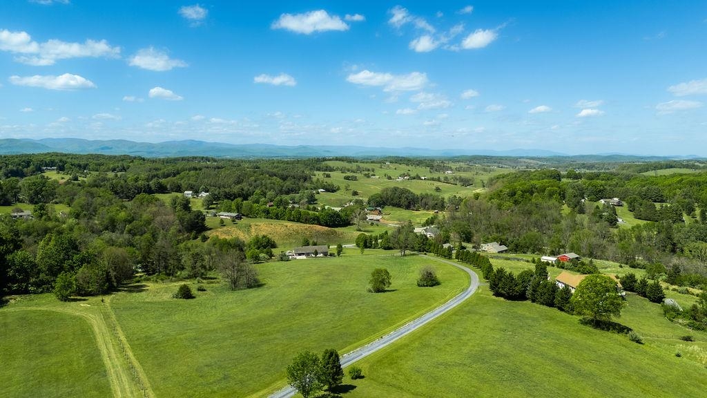 112 GUERNSEY LN, STAUNTON, Virginia 24401, 3 Bedrooms Bedrooms, ,2 BathroomsBathrooms,Residential,14,112 GUERNSEY LN,676983 MLS # 676983
