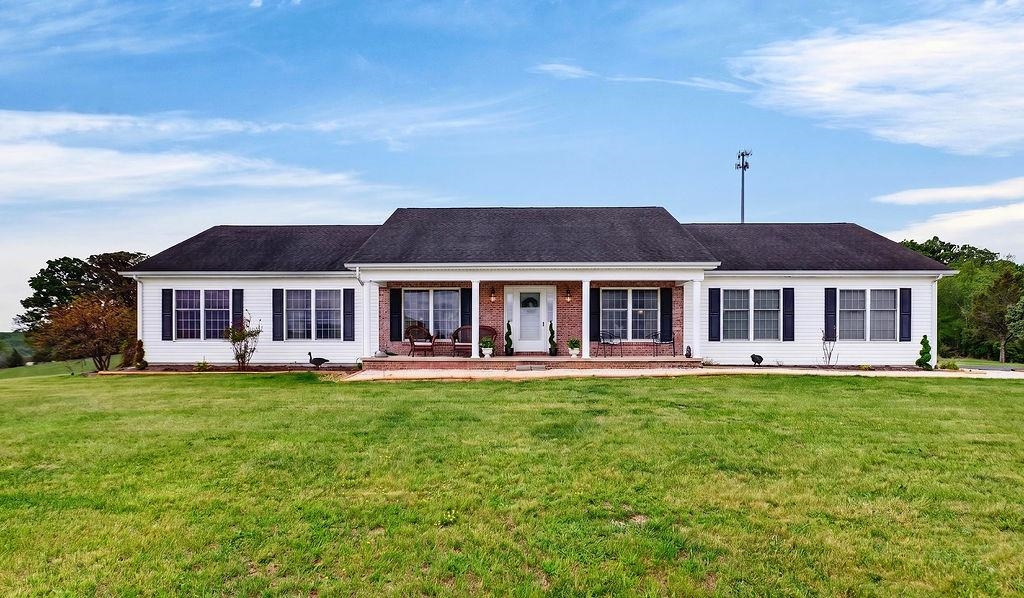 112 GUERNSEY LN, STAUNTON, Virginia 24401, 3 Bedrooms Bedrooms, ,2 BathroomsBathrooms,Residential,14,112 GUERNSEY LN,676983 MLS # 676983